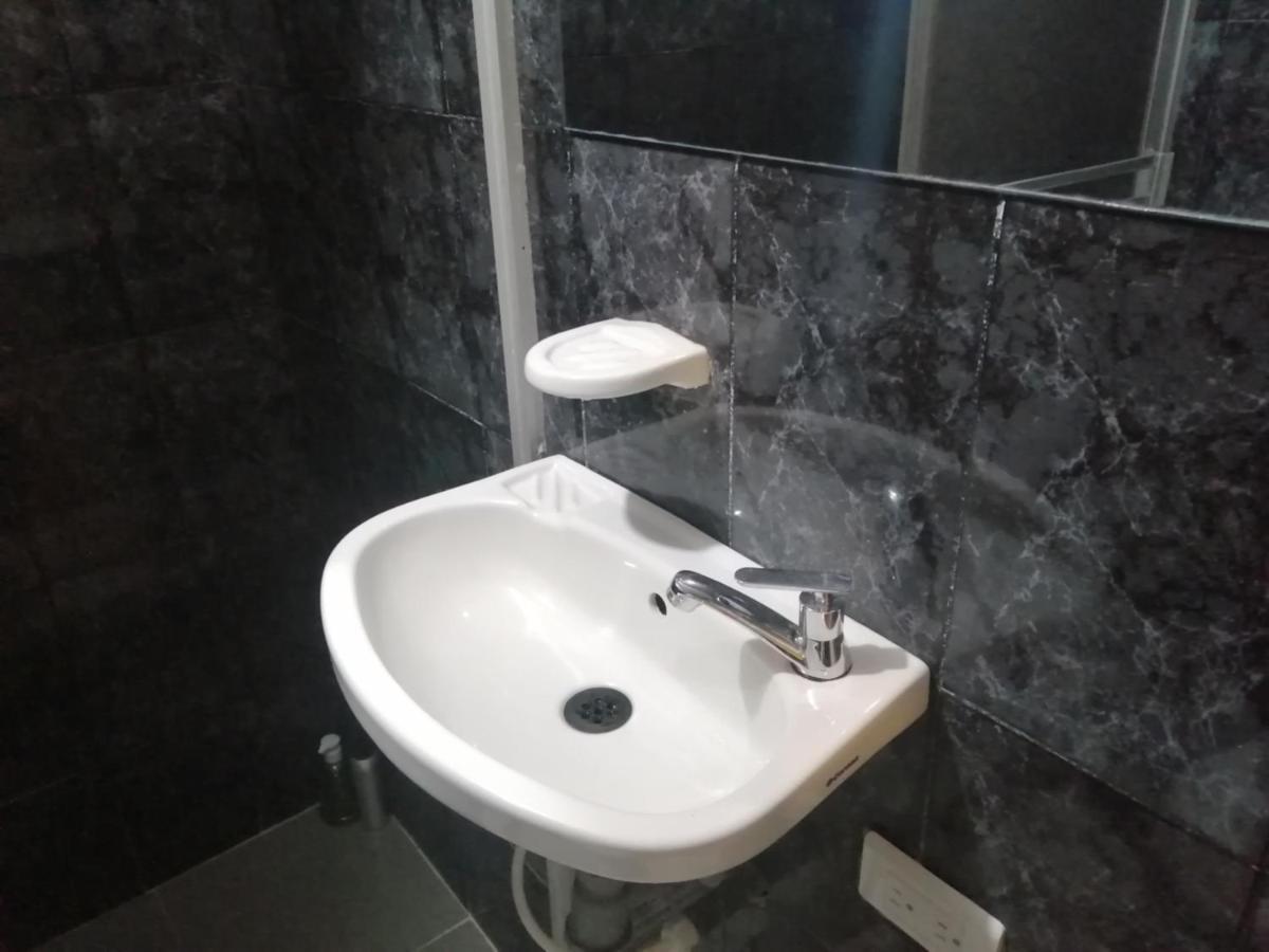 Habitacion Privada Cerca Al Aeropuerto Y Terminal Bogota Buitenkant foto